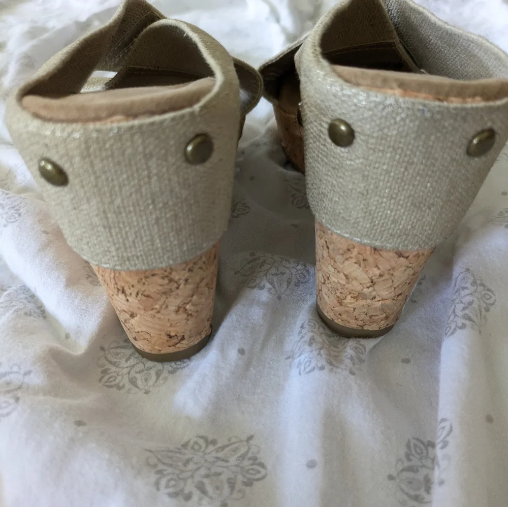 Merona Sandals Womens 9.5 Crisscross Strap Wedge Slide Heels Tan‎ Fabric Slip On